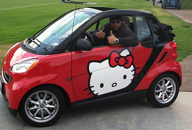 antonio_garay_the_nose_tackle_who_drives_a_hello_kitty_smart_car