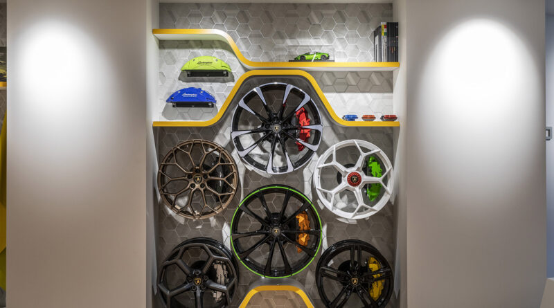 Lamborghini THE LOUNGE TOKYO Ad Personam area. Wheels on display