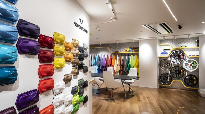 Lamborghini THE LOUNGE TOKYO Ad Personam area. Exterior paint samples