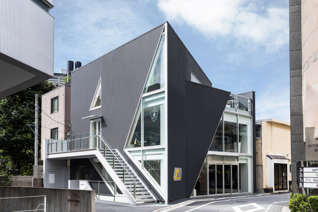 Lamborghini THE LOUNGE TOKYO exterior building view