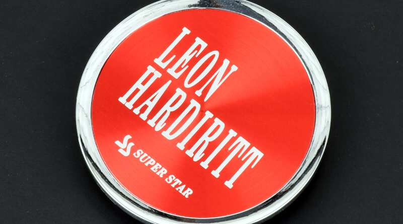 Leon Hardiritt center cap in red finish