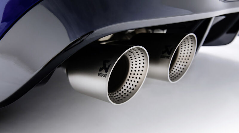 2022 Volkswagen Golf R Akrapovič exhaust tip