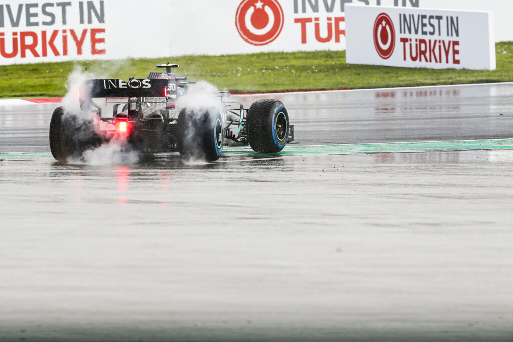 Valtteri Bottas struggling on the wet track surface during the 2020 Turkish Grand Prix