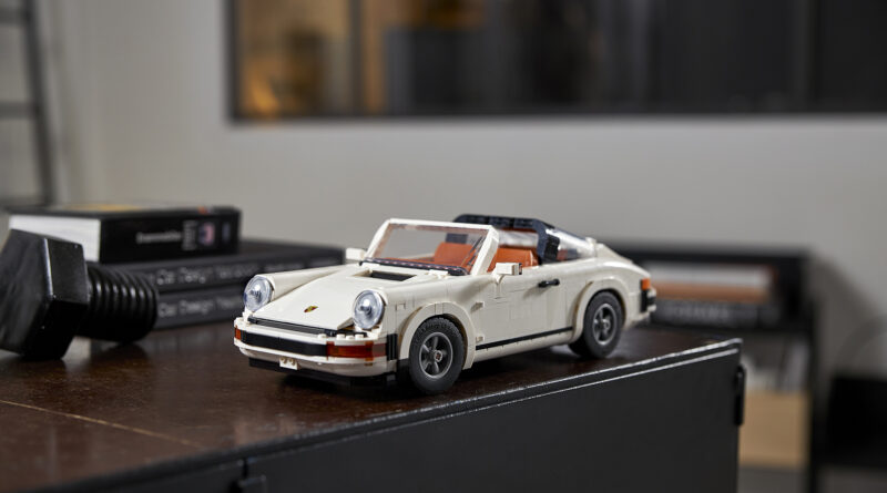 LEGO reveals new Porsche set 10295 based on the classic 911. This kit can be made into a 911 coupe or 911 Targa top.