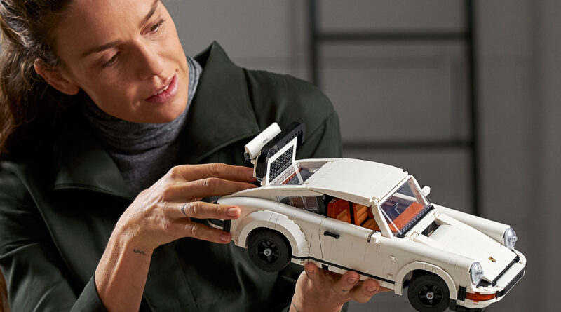 LEGO reveals new Porsche set 10295 based on the classic 911. This kit can be made into a 911 coupe or 911 Targa top.