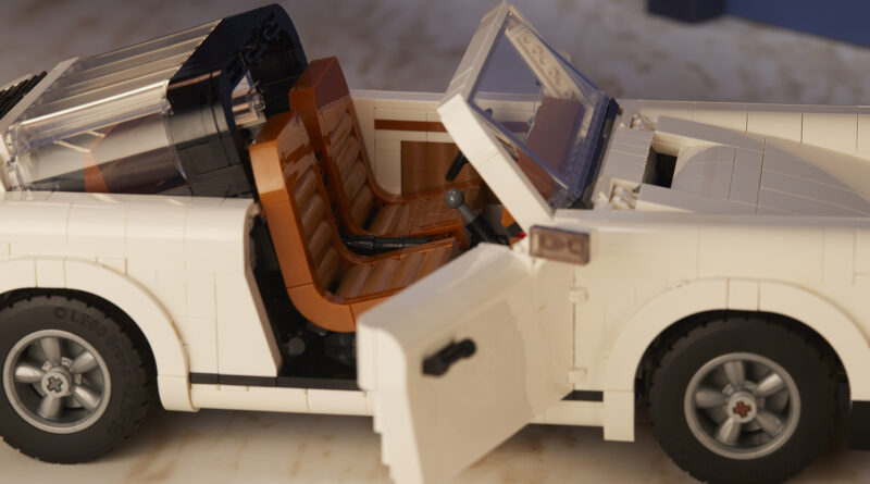 LEGO reveals new Porsche set 10295 based on the classic 911. This kit can be made into a 911 coupe or 911 Targa top.