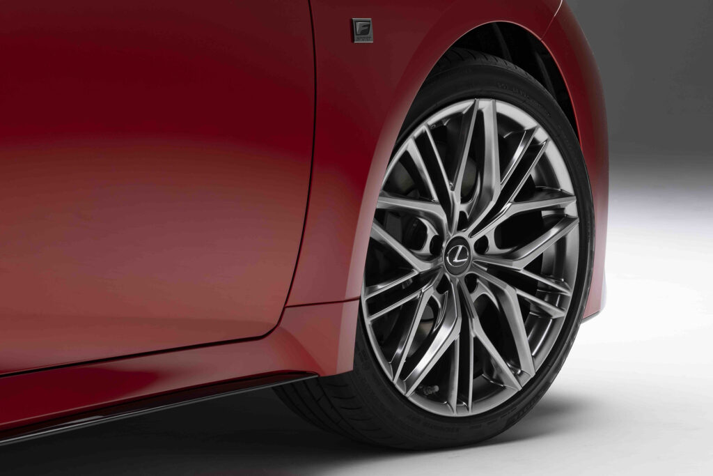 Lexus IS 500 F Sport Performance 19 inch wheels