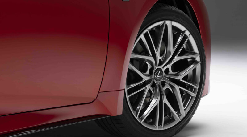 Lexus IS 500 F Sport Performance 19 inch wheels