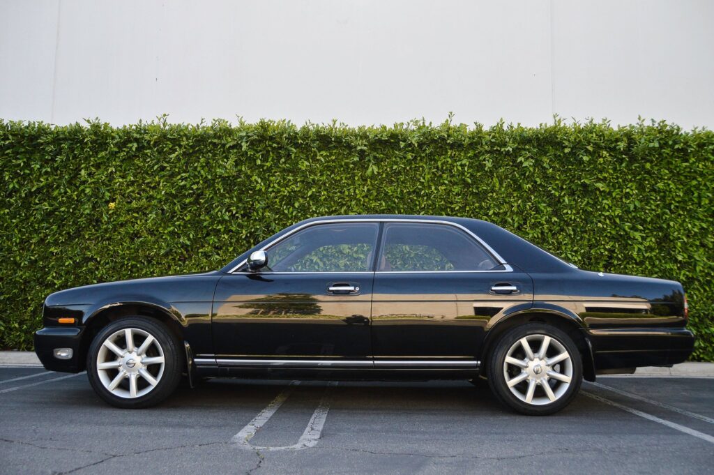Black 1995 Nissan Gloria sedan side view