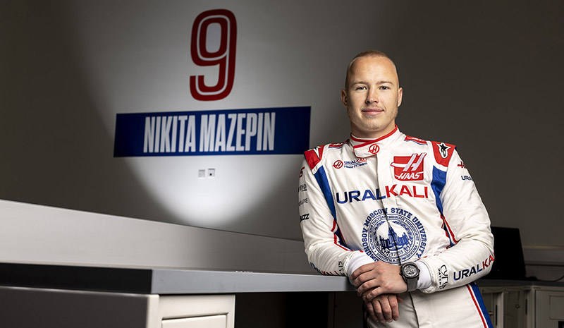 Former Haas F1 driver Nikita Mazepin posing for an official team photograph